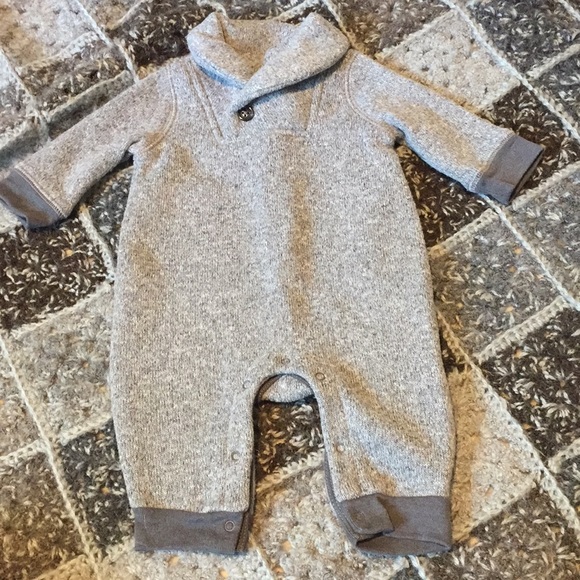Old Navy Other - Adorable winter one piece